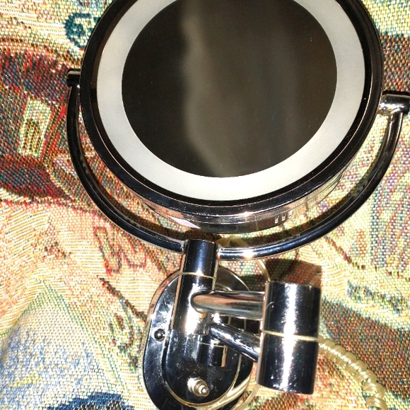 Jerdon Other - Wall mount lighted  Chrome,,2 /Sided mirror w/Retractable Arm  .16'